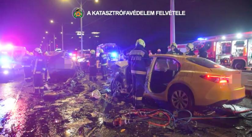 Megrázó videó érkezett: hárman haltak szörnyet az Árpád-hídon éjszaka - Videó