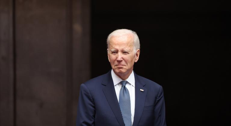 Aggasztó híreket közöltek Joe Bidenről az asszisztensei