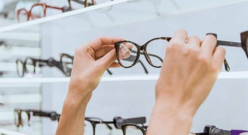 Változások a fogyasztóvédelemben, jól járnak a szemüvegesek