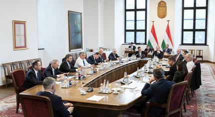 Orbán Viktor átírta a miniszterek hatáskörét