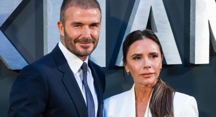 Elolvadunk: Victoria és David Beckham újra az ikonikus esküvői ruhájukban pózolnak