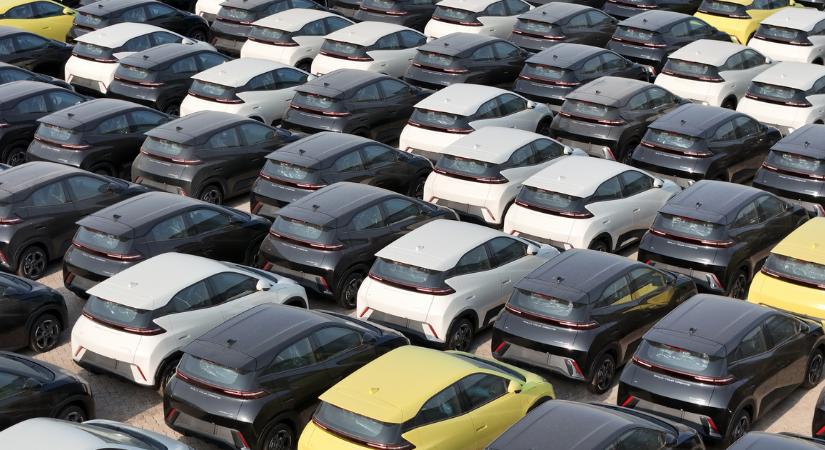 Ideiglenes büntetővámot vezet be az EU a kínai elektromos autók behozatalára