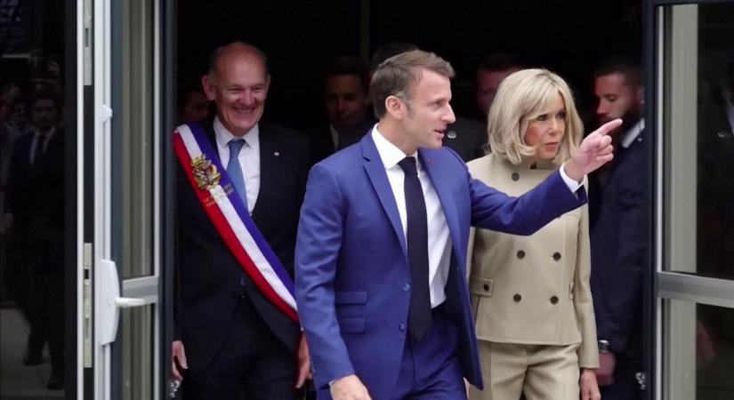 Eltűnt a nyilvánosság elől Emmanuel Macron az előrehozott francia választás kampányhajrájában  videó
