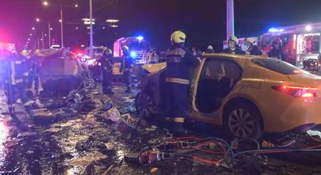 Videón, ahogyan óriási sebességgel száguld az Árpád hídi balesetet okozó autó a forgalommal szemben