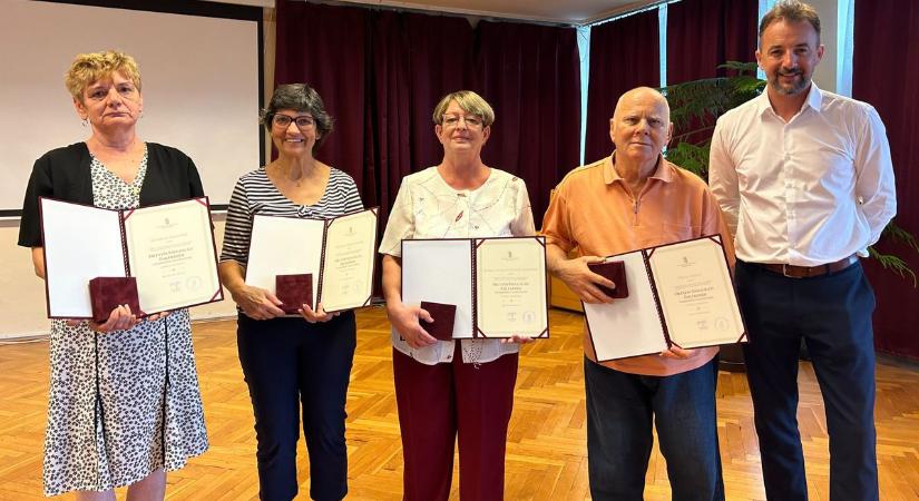Oktatói Szolgálati Emlékérmet kapott a Dunaferr négy pedagógusa