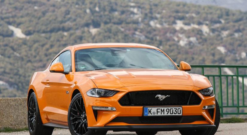 A Mustangok maguktól elfordíthatják a kormányt, visszahívást rendelt el a Ford