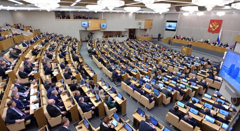 Mandátumvesztéssel fenyegetik azokat az orosz képviselőket és szenátorokat, akik engedély nélkül utaznak külföldre