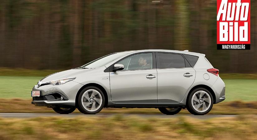 Toyota Auris Hybrid szakértői használtautó-teszten