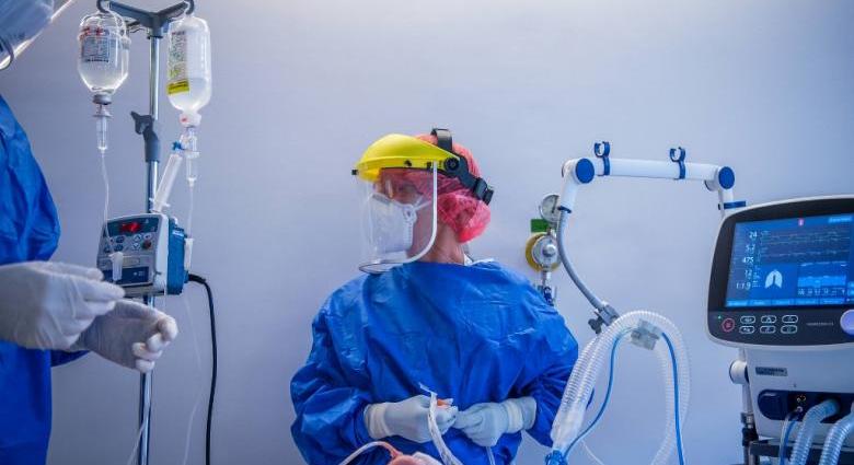 Tévedésből lekapcsoltak a lélegeztetőgépről egy beteget Bukarestben, nem élte túl