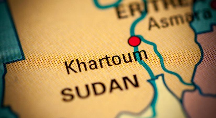 Tízezrével menekülnek az emberek Szudánban a harcok elől