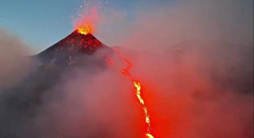 Lenyűgöző felvételeken az Etna kitörése csütörtök este – videó