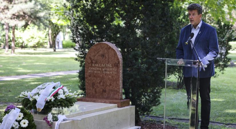 Felavatták az egyik legeredményesebb magyar zsoké síremlékét - fotók