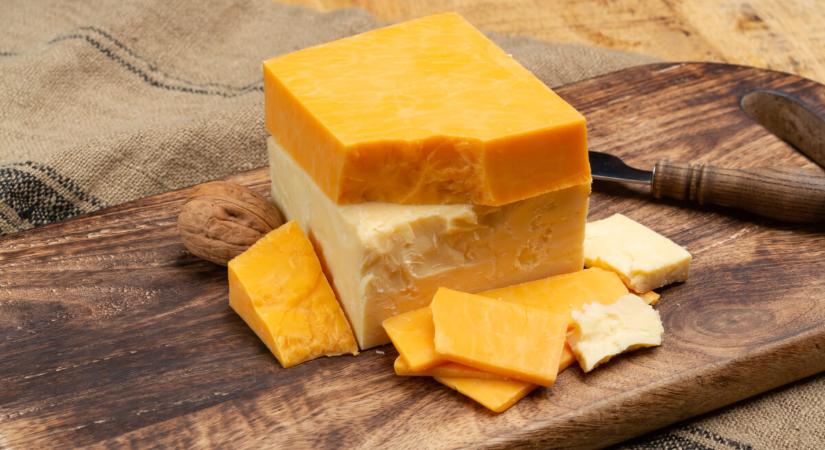 A nagy sajtrablás: 180 kilónyi cheddar sajtot tulajdonított el egy német rendőr