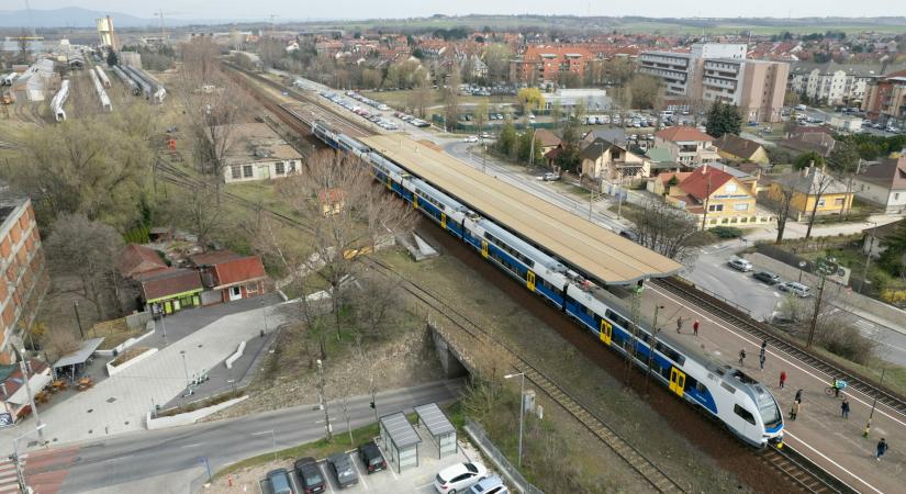 A gödi akkugyár pere miatt késik a dunakeszi vasúti átrakó terminál tervezése