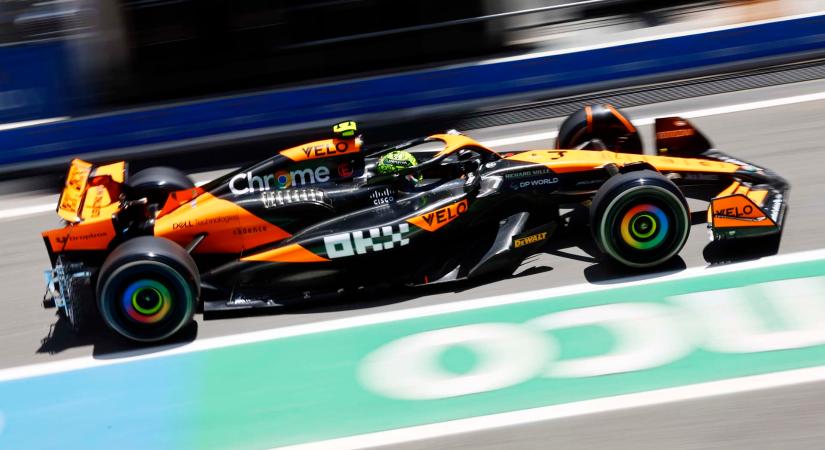 Norris az élen a silverstone-i nyitóedzésen, Verstappen 4. lett