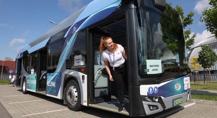 Díjeső járt a kaposvári buszsofőröknek