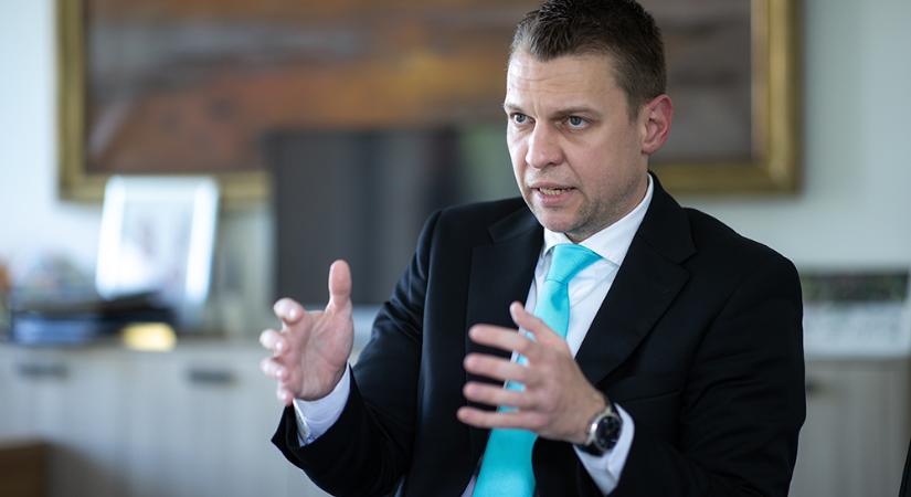 Menczer Tamás: Orbán Viktor a lehető legtöbbet tette a békéért