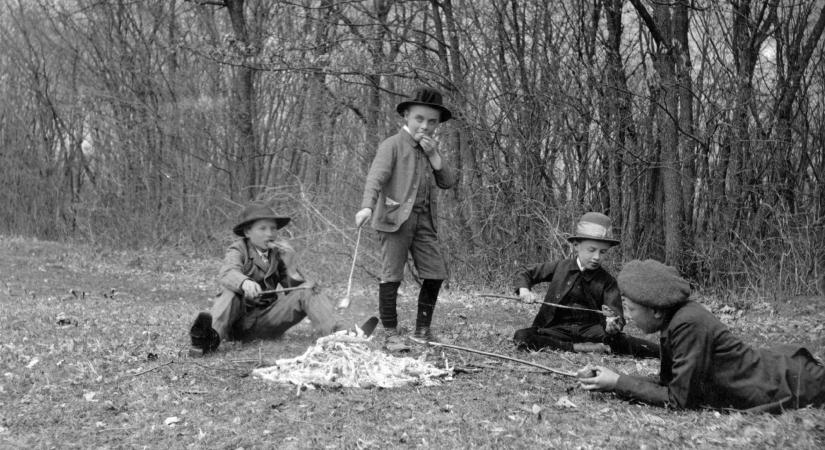 Most is él olyan magyar ember a Földön, aki bicska nélkül elveszettnek érzi magát – és még focimeccsre is jár!