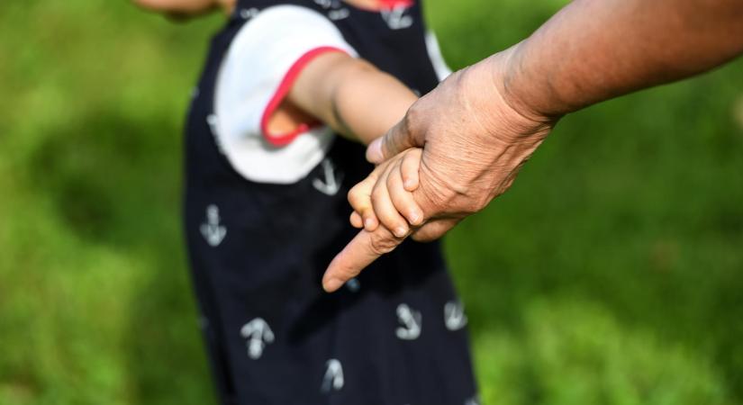 "Fogadj örökbe egy nagyszülőt, unokát és hozz örömet az életébe"