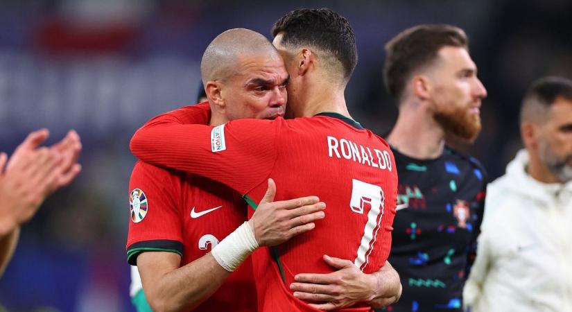 Emberi pillanat: Ronaldo vigasztalta a kiesés miatt síró Pepét