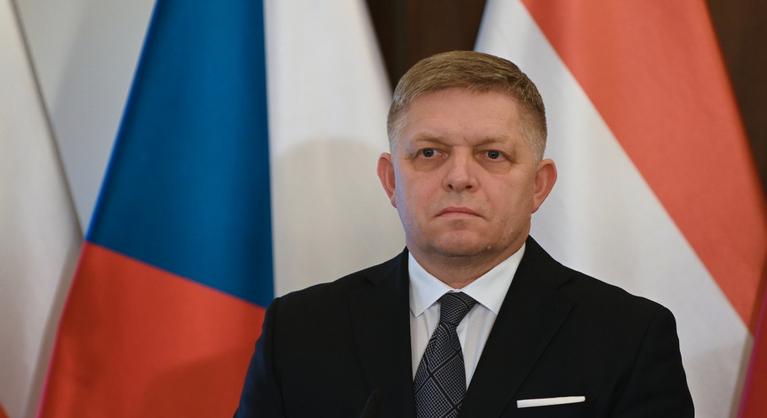 Először szólalt fel nyilvánosan Robert Fico a merénylet óta, azonnal Orbán Viktort dicsérte