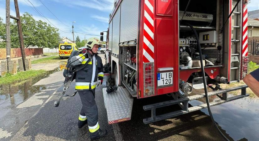 Garázsban parkoló autó kapott lángra Létavértesen