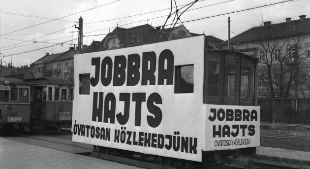 A szárazföldi Európában Magyarország az utolsó előttiként vezette be a „jobbra hajts” szabályát