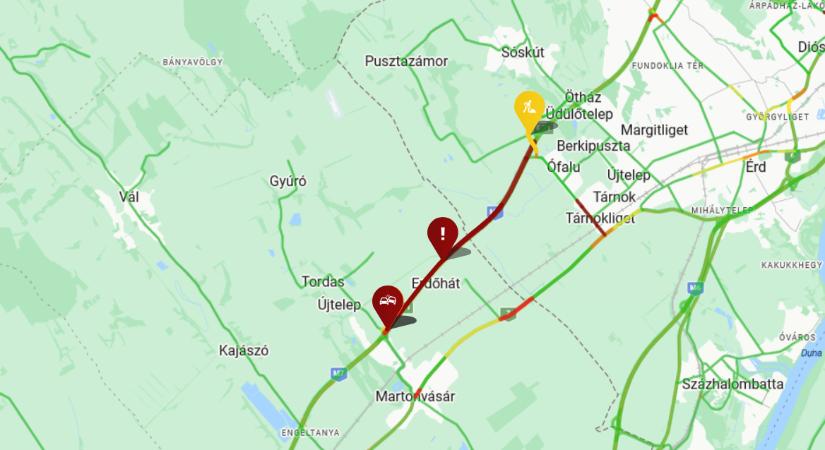 Az M7-es elesett, 5 kilométeres a torlódás