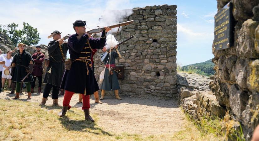 Szondi Várjátékok: a dicső múltra emlékeztek Drégelypalánkon (fotók, videó)