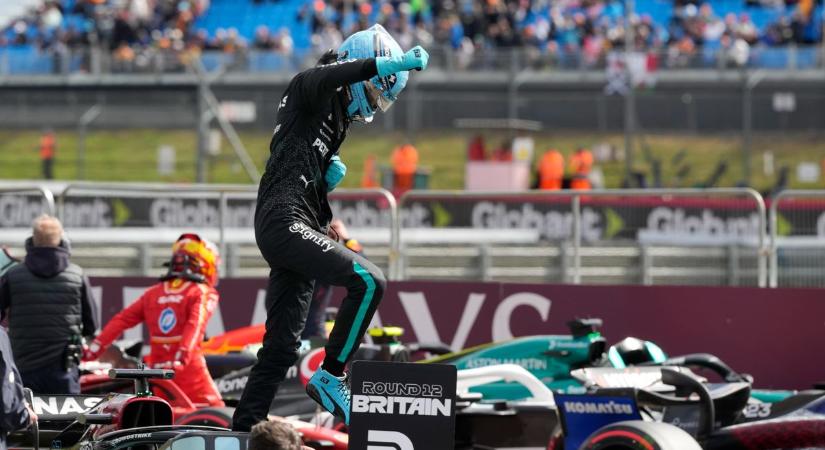 Russell vezérletével mercedeses első sor az F1-ben Silverstone-ban