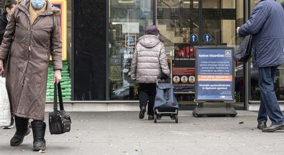 Megszólaltak a pénztárcák: ennyit visz el a magyarok fizetéséből a bevásárlás - A hét ábrája