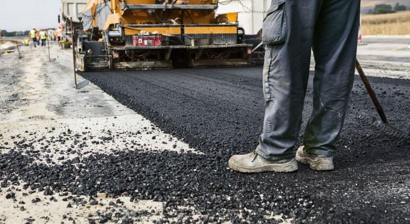 Több helyen is útszűkület lassítja a forgalmat Békésben