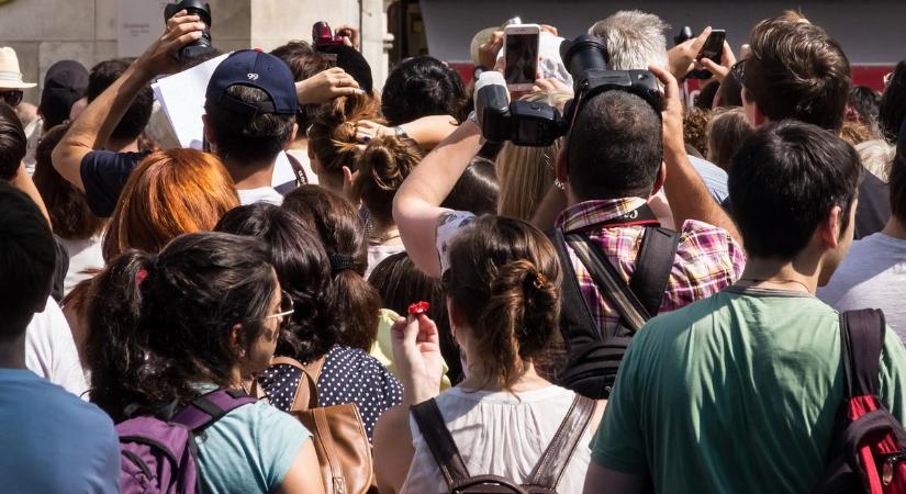 Elegük lett a helyieknek: nem kérnek a turistákból a magyarok egyik kedvenc mediterrán városában