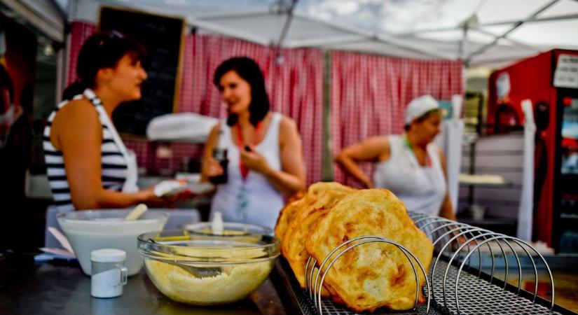 Eddig sem volt olcsó, de tovább drágult a lángos a fővárosi strandokon