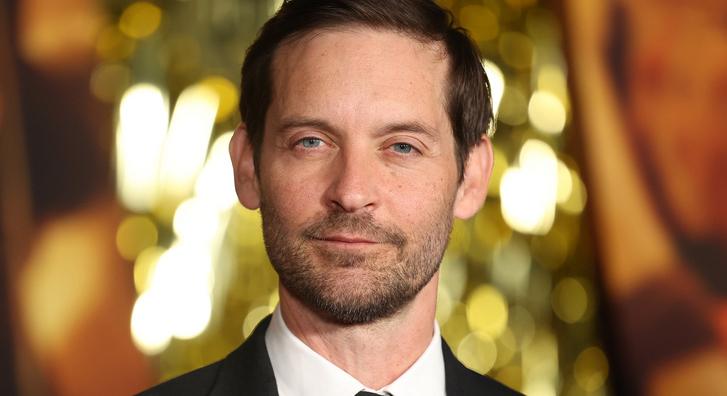 Tobey Maguire a jelek szerint egy nála 29 évvel fiatalabb nővel jár