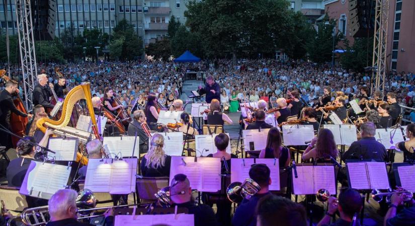 Nagyszabású filmzenei koncert adott a Zalaegerszegi Szimfonikus Zenekar a Dísz téren