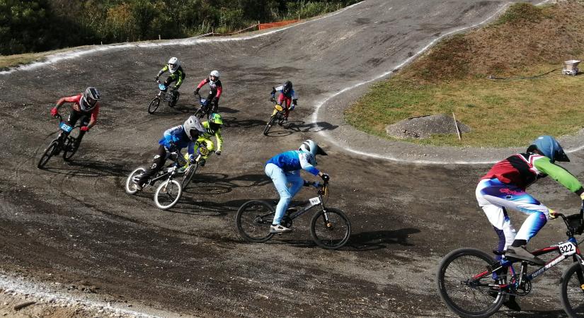 Országos versennyel avatták fel a Halesz-sori új BMX-pályát