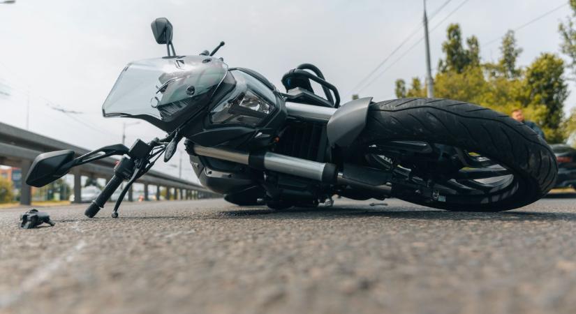 Életveszélyes sérüléseket szenvedett a motoros Kazárnál