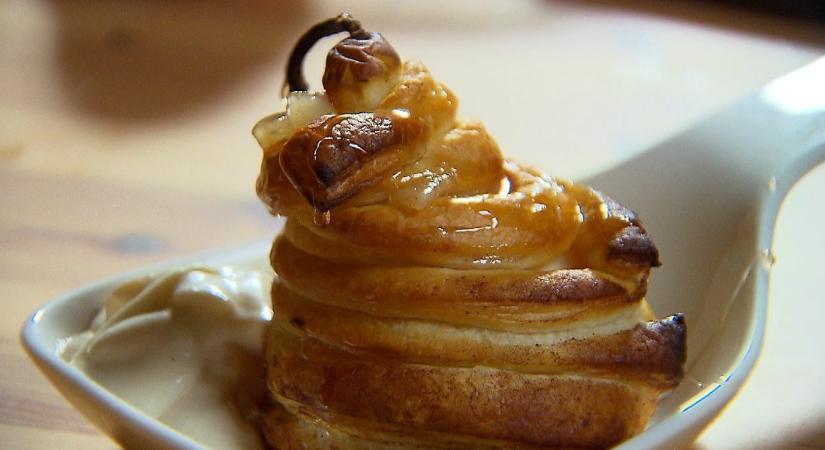 Fahéjas köntösben sült gyümölcsök, fűszeres mascarponekrémmel