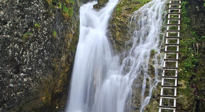 Hatalmas kő zuhant egy fiatal turistára a Szlovák Paradicsomban