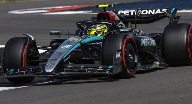 Közel 3 év után ismét F1-es futamot nyert Lewis Hamilton!