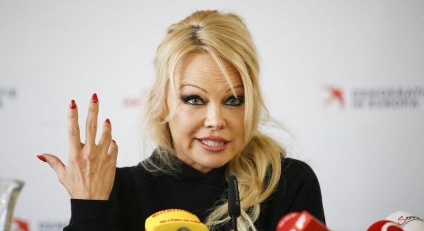 Elsők között gratulált Pamela Anderson: hatalmas öröm érte a színésznőt