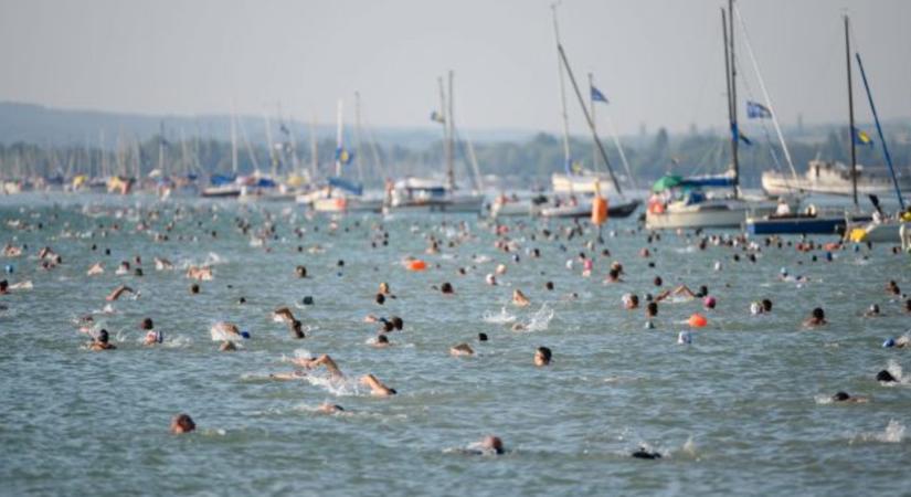 Mélyen zsebbe kell nyúlnia annak, aki át akarja úszni a Balatont