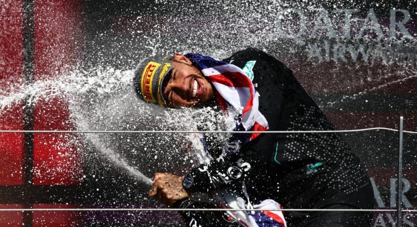 A síró Hamilton alig jutott szóhoz a futamgyőzelme után