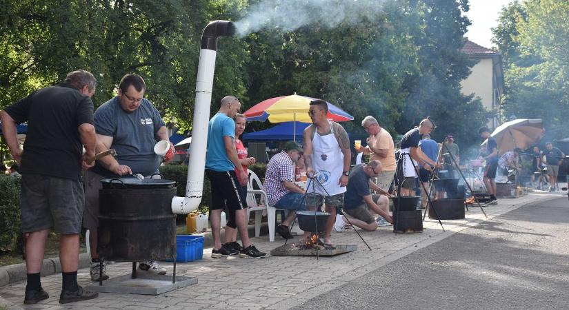 Árokszállási Nyár: több mint száz főzőcsapat forgatta a fakanalat, sztárzenekar is fellépett – galériával