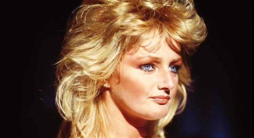 A 73 éves Bonnie Tyler túlzásba vitte a plasztikát: a 80-as évek énekesnőjére alig ismerni rá