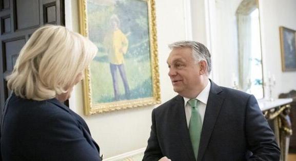 Orbán Viktor karjaiba vetheti magát Marine Le Pen az elvesztett választás után