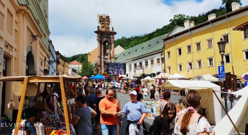 A Selmecbányai Élő Sakk vásári kavalkádja képekben