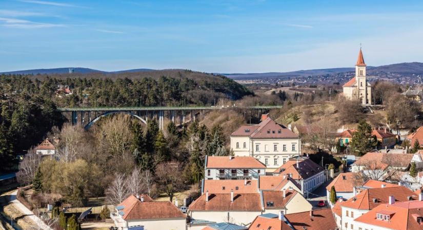 Leugrott egy férfi a veszprémi Viaduktról