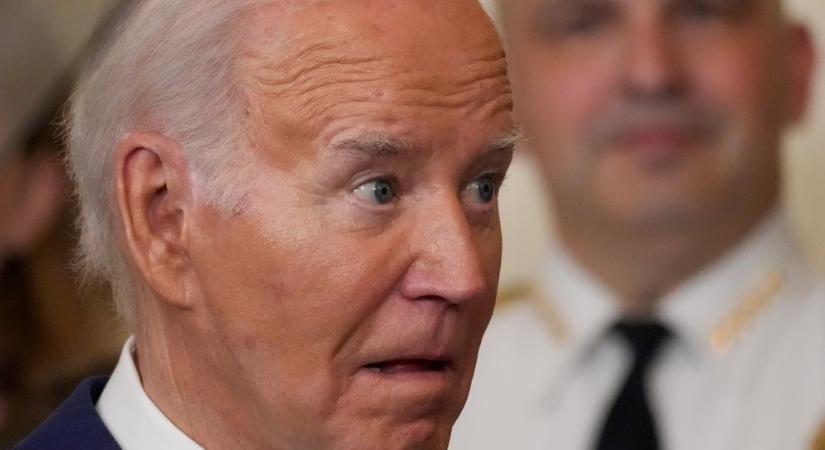 Szorul a hurok Joe Biden körül: óvodás útmutatóval közlekedik